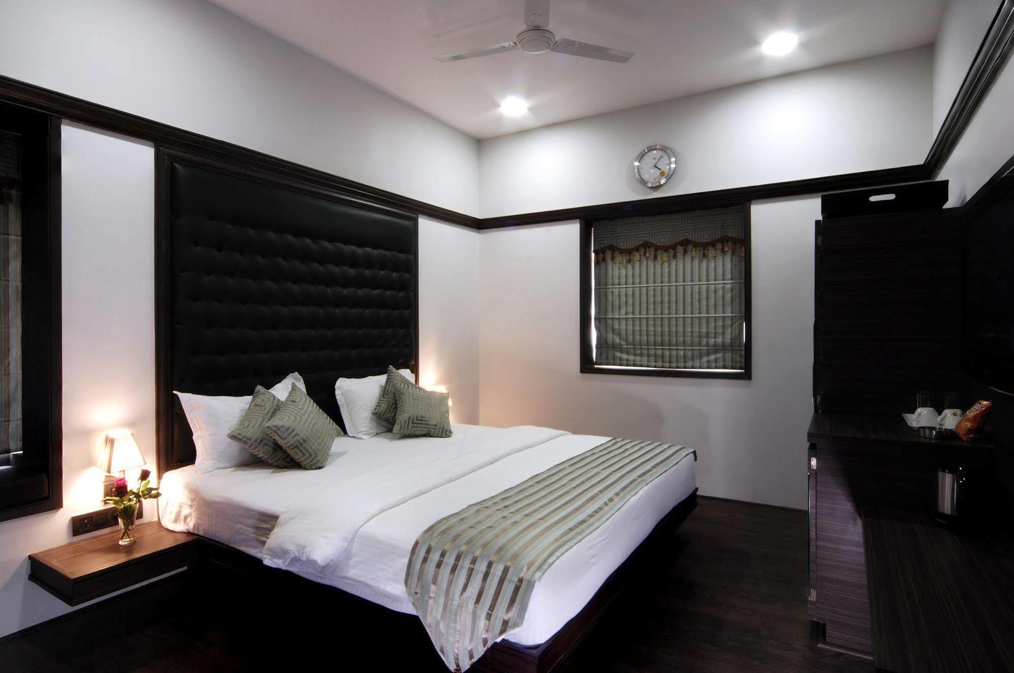 La Serene Hyderabad Esterno foto